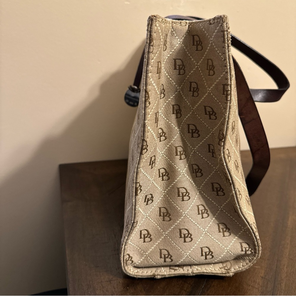 Dooney & Bourke East West Tote Signature Quilt Tan & Brown Stitching EUC - Picture 5 of 16